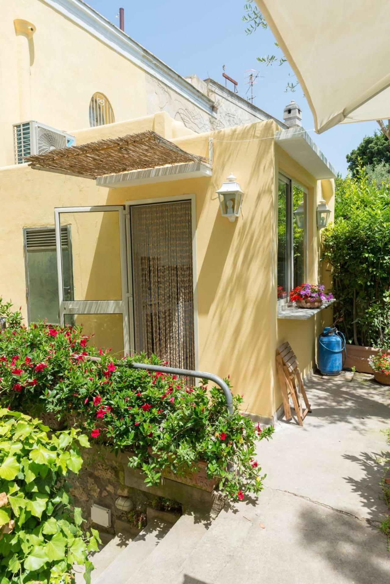 Villa Aurora Caprese Capri