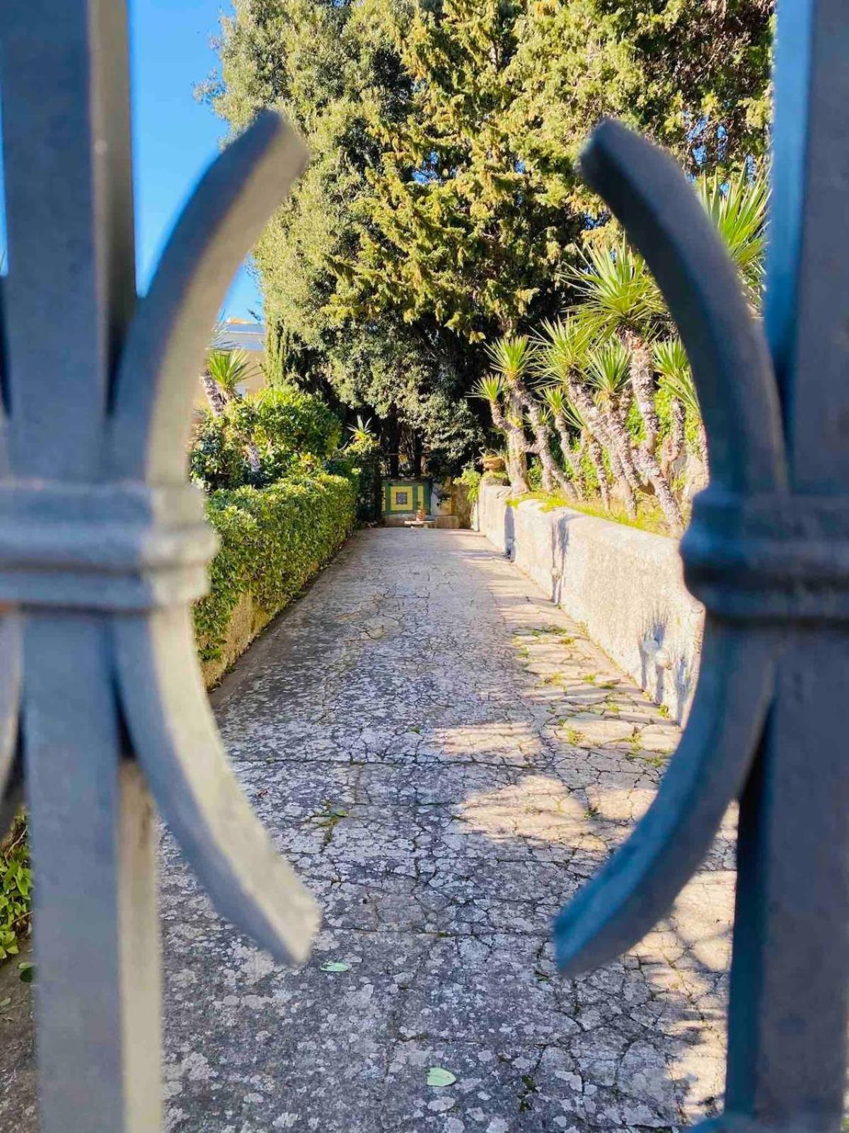 Aurora Caprese Villa *