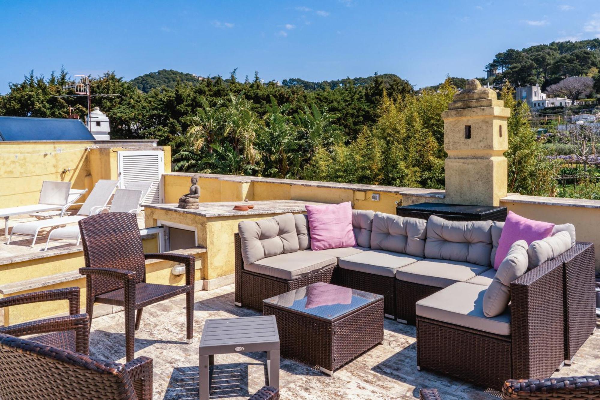Aurora Caprese Villa *