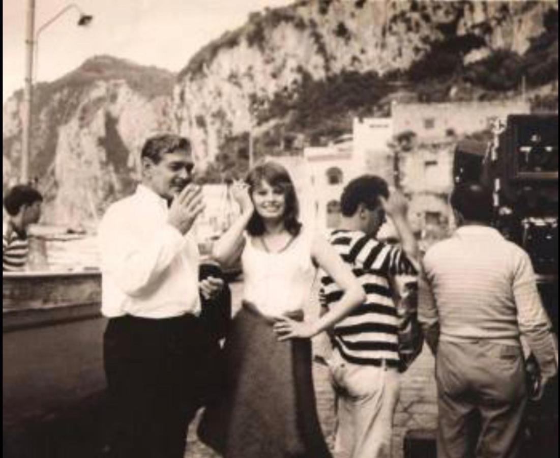 La Baia Di Napoli