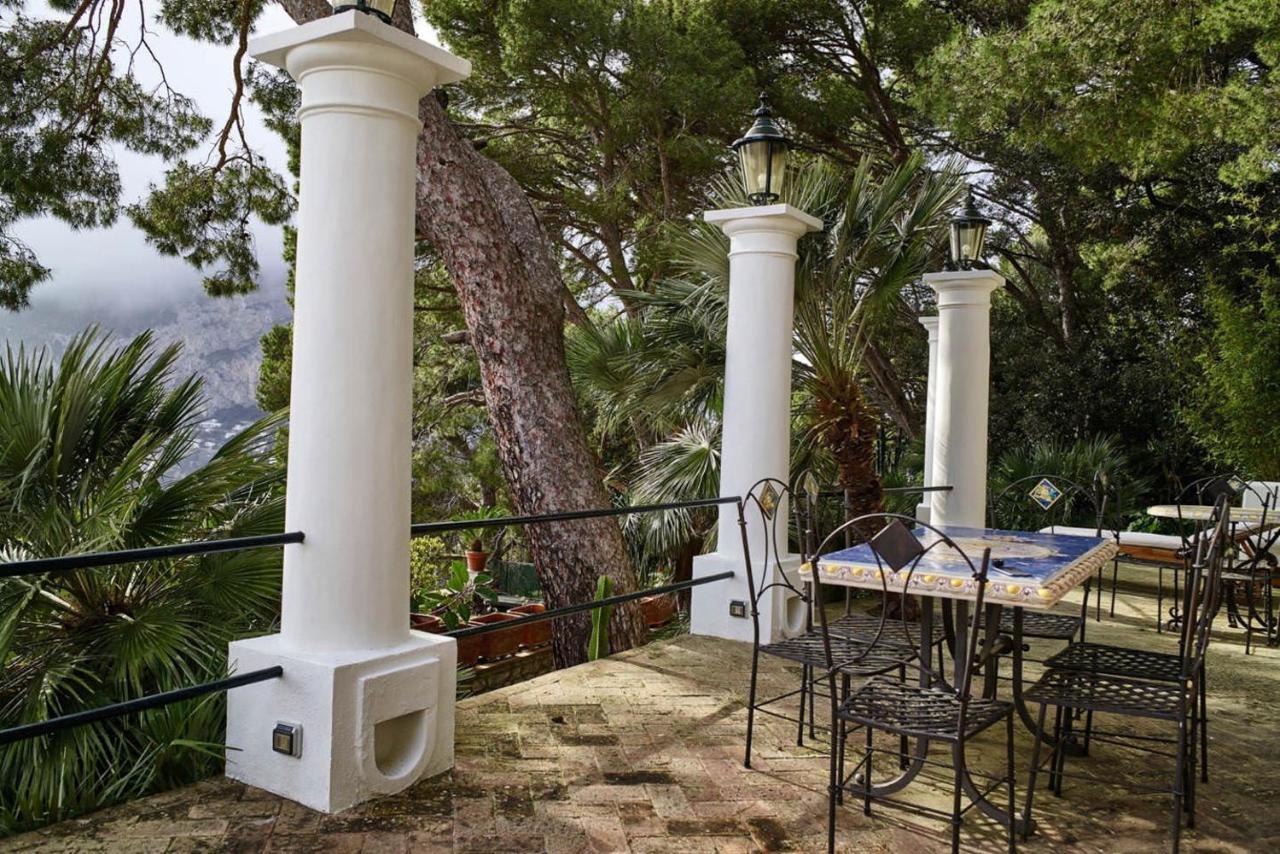 Acomodação com café da manhã  Villacore Capri