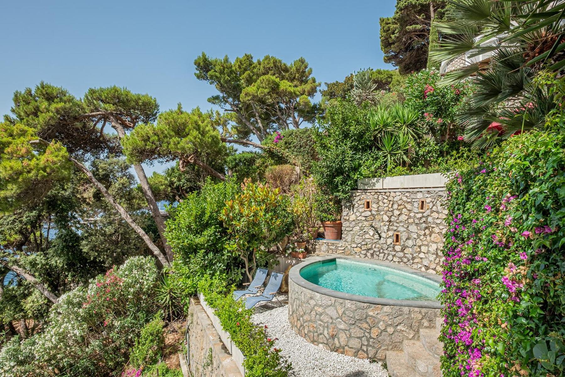 Cisterna Capri, Private Front With Pool Villa Capri