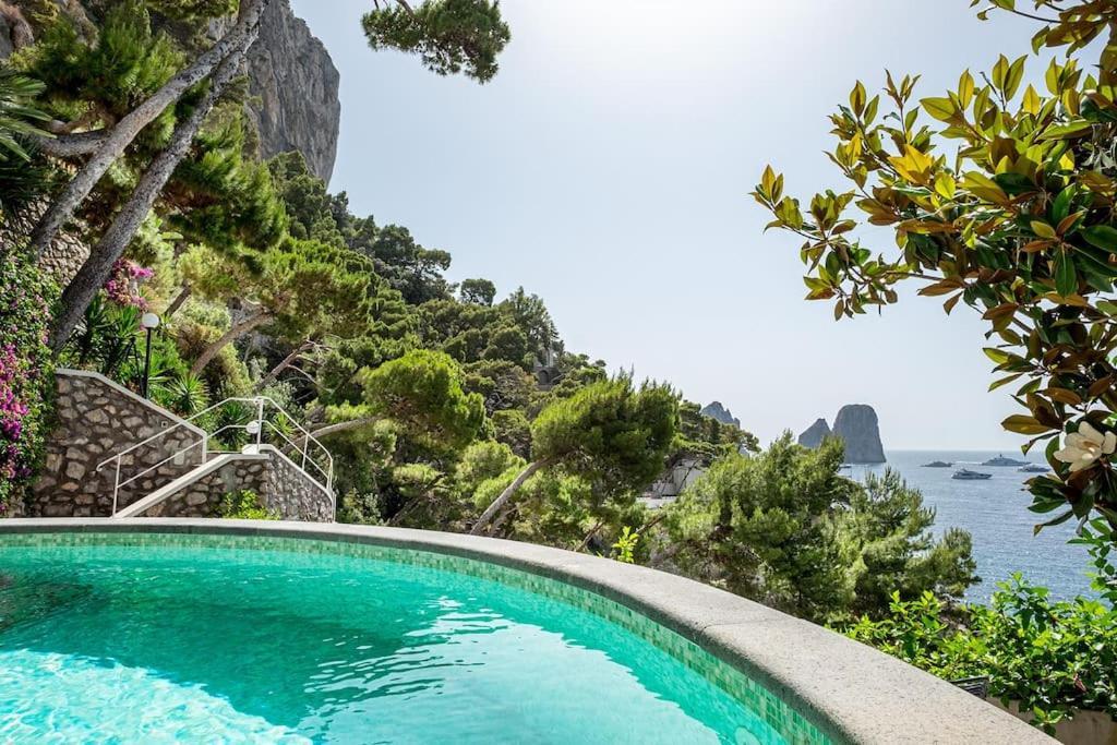 Cisterna Capri, Private Front With Pool Villa Capri