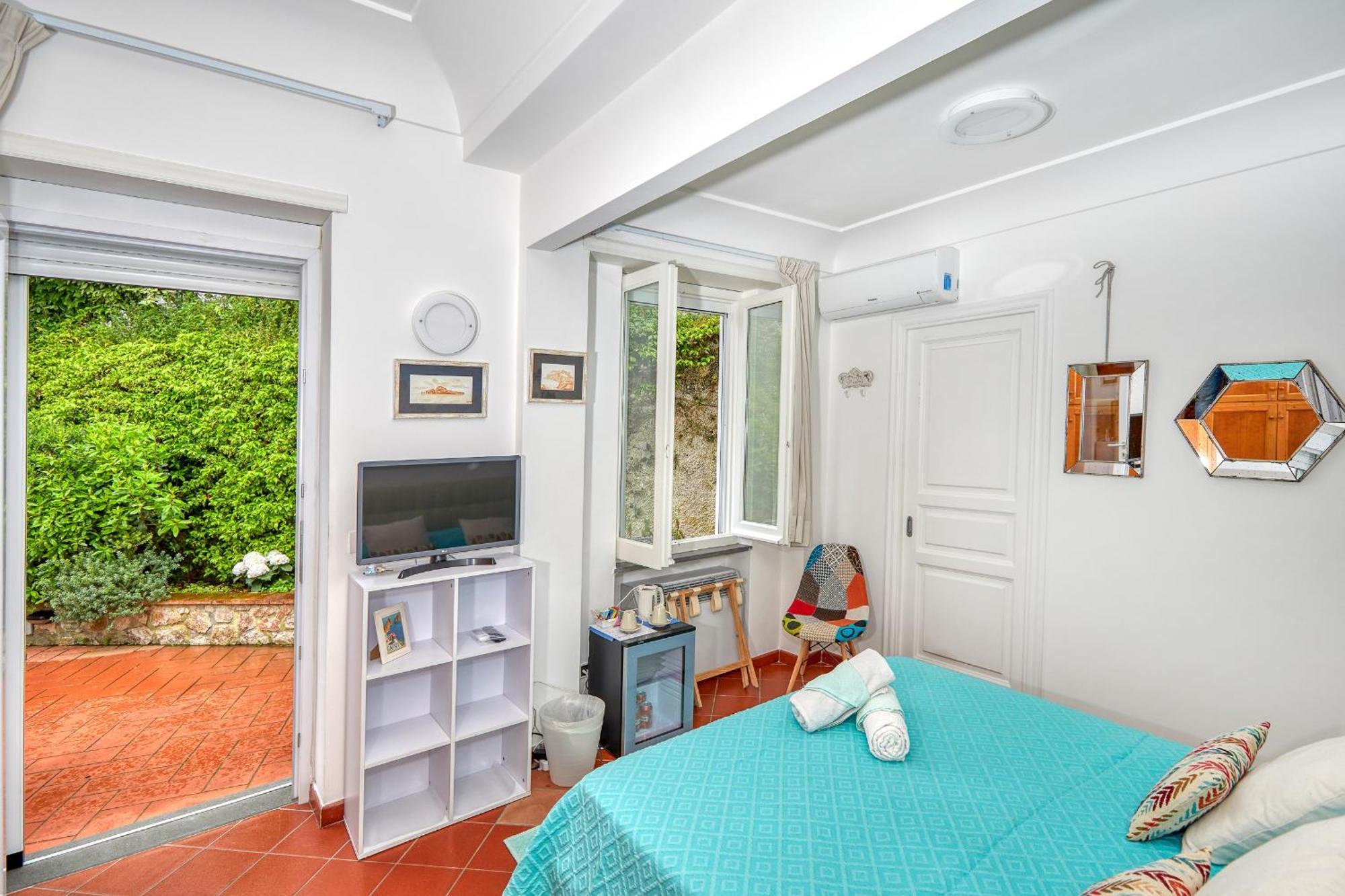 Acquaviva 31 *