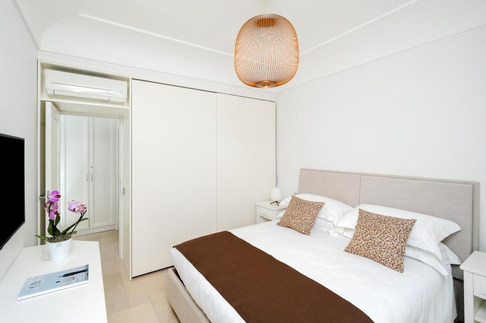 Roberhouse Tragara 37
