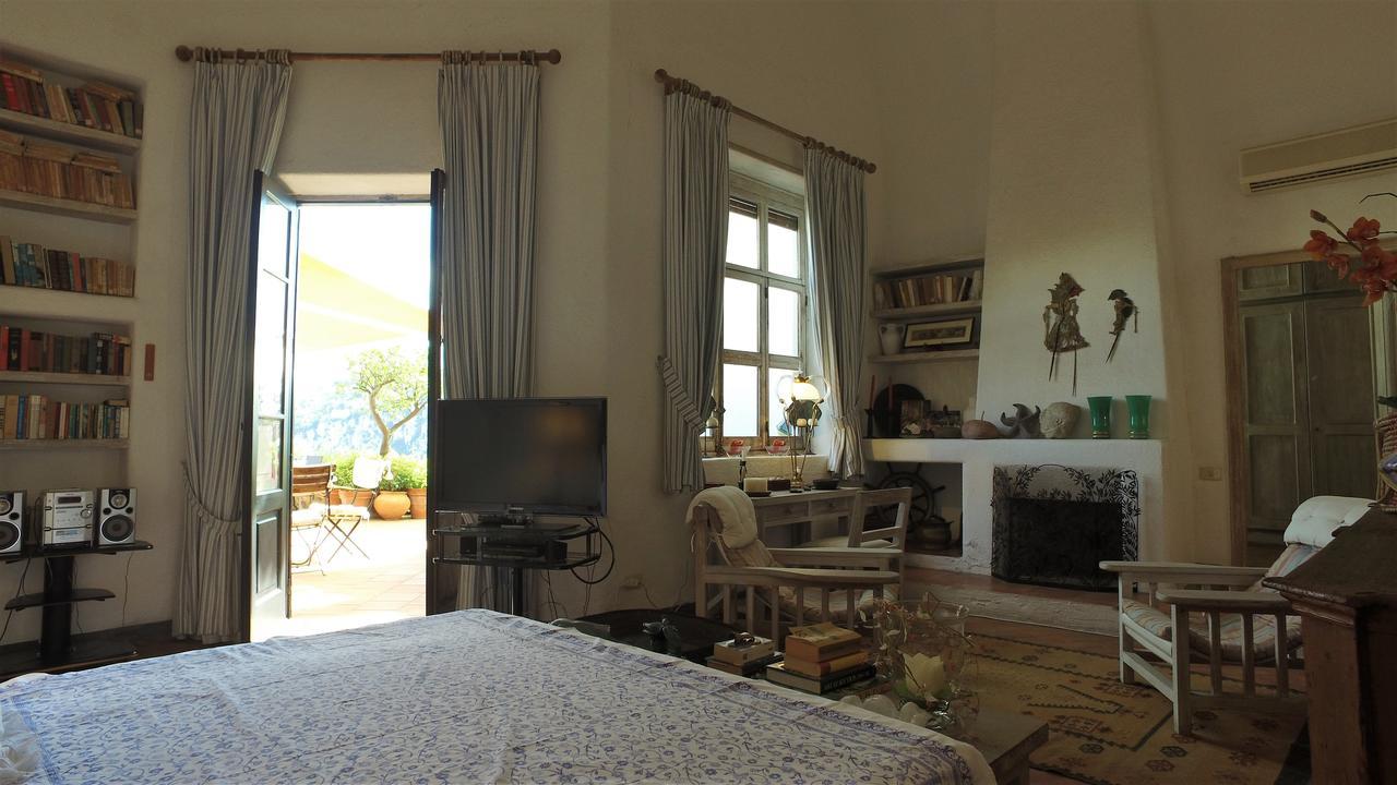 Mondo Suites *
