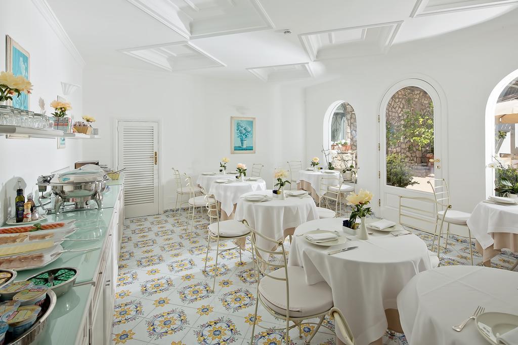Canasta Hotel Capri