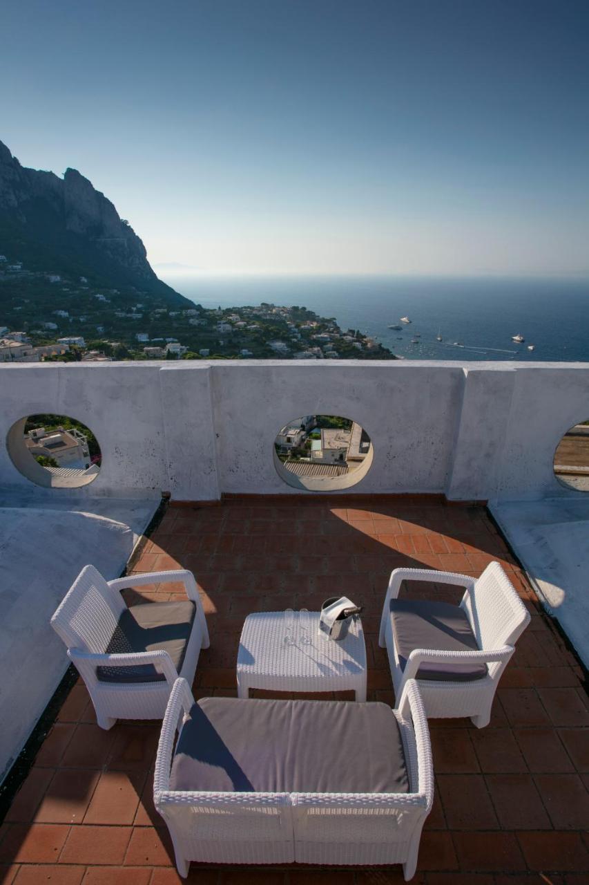 Blue In Piazzetta Capri