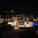 Rooftop Luxury Suite By Caprirooms