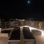 Rooftop Luxury Suite By Caprirooms