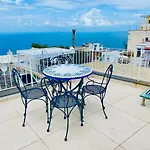 Rooftop Luxury Suite By Caprirooms