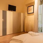 49 Passi Dalla Piazzetta Di Capri