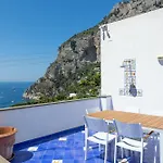 Lilium Luxury Home Capri