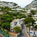 Villa Nella Curva Della Funicolare, Capri