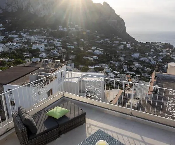 Rooftop Luxury Suite By Caprirooms