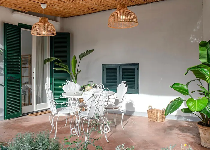 Villa Michela, 2Br, 2Bt, Amazing Patio, Jacuzzi, Newly Renovated