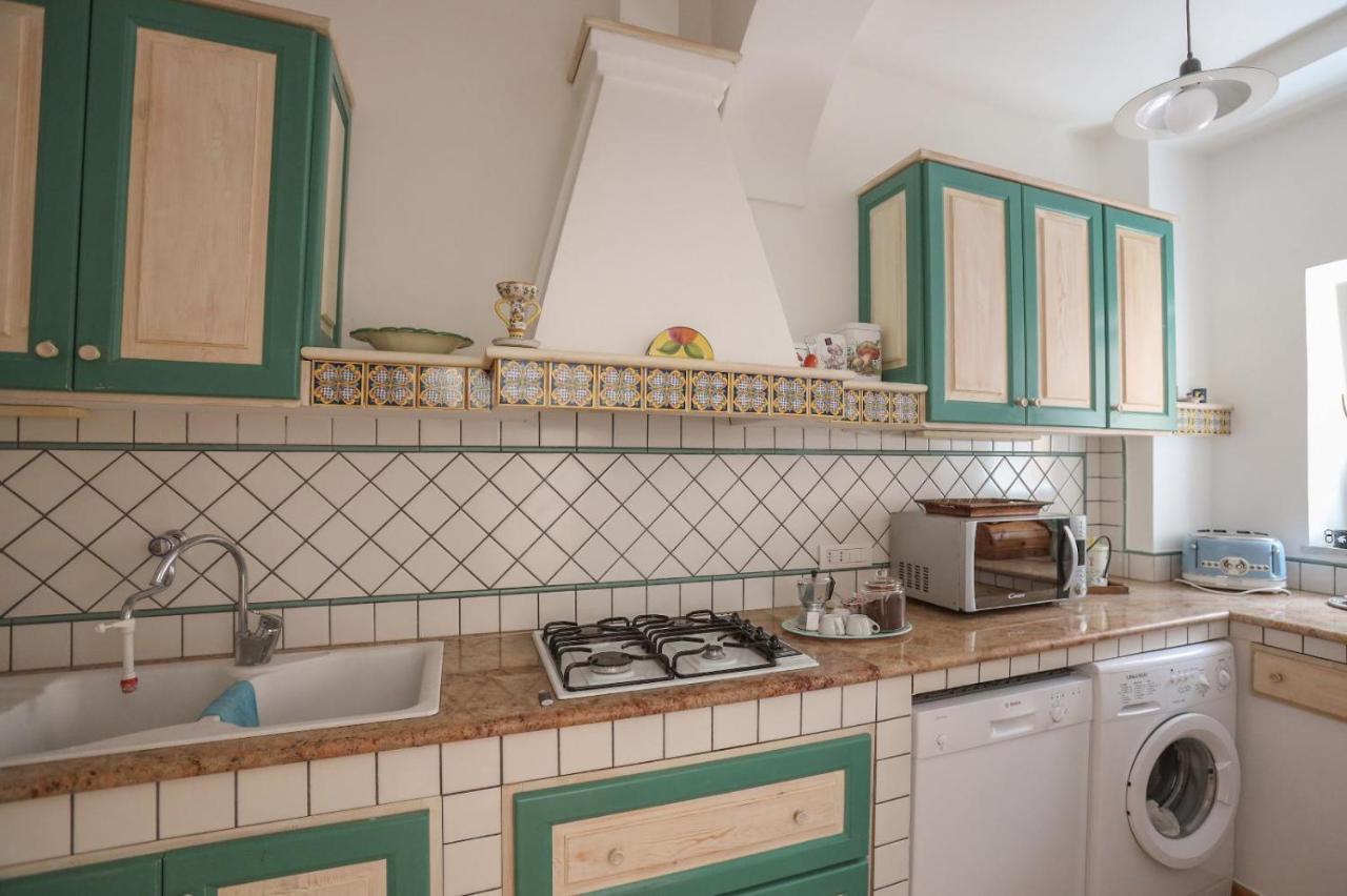 Casa Di Charme Panoramica A Sulla Spiaggia. Apartment Capri