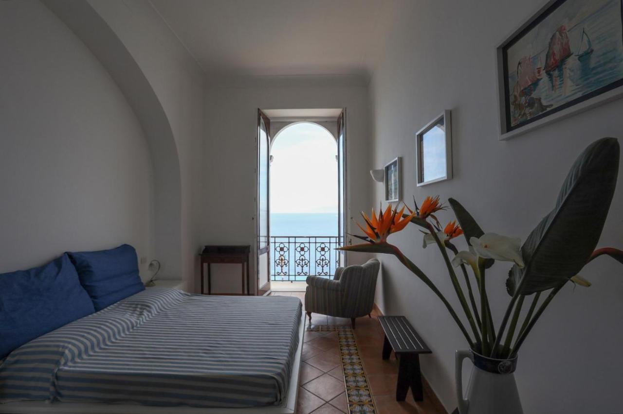 Casa Di Charme Panoramica A Sulla Spiaggia. Apartment Capri