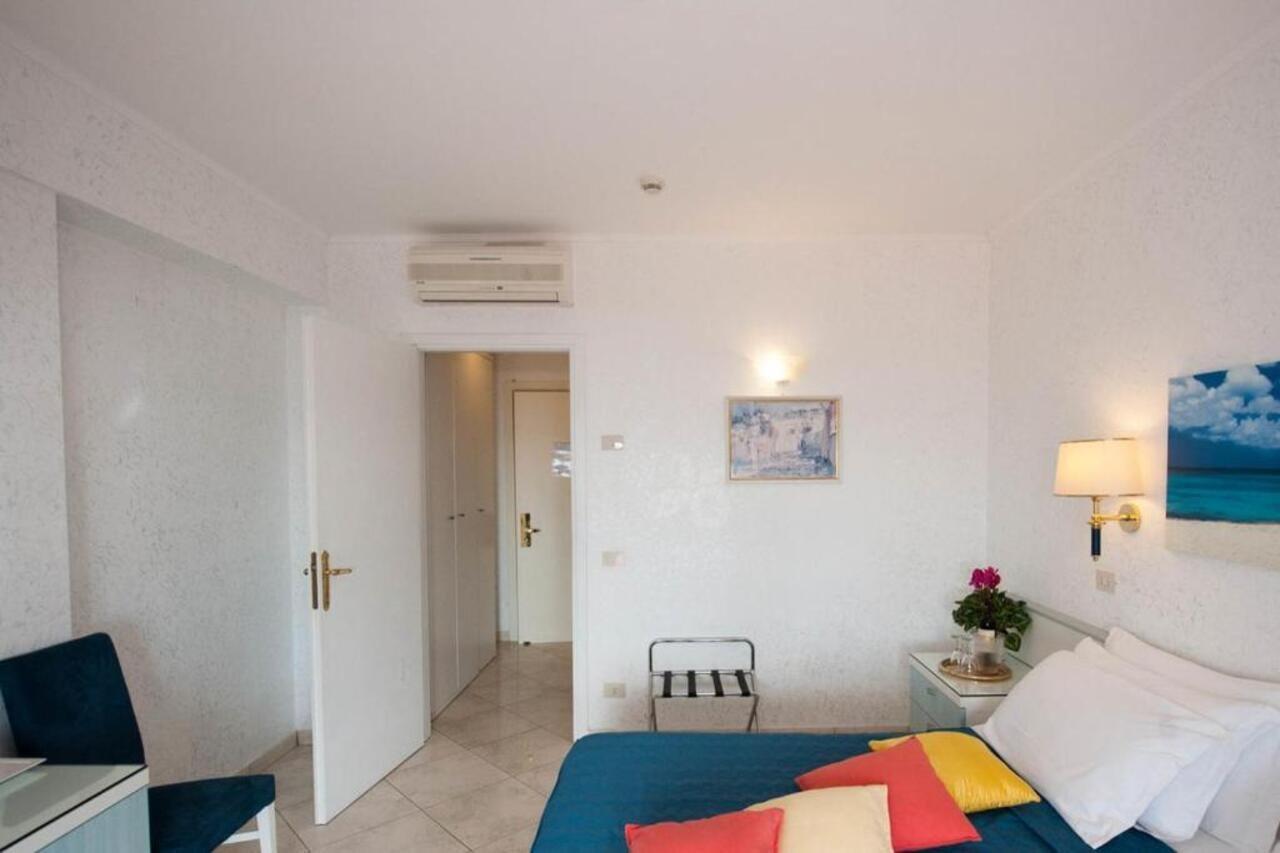 Hotel Weber Ambassador 4*