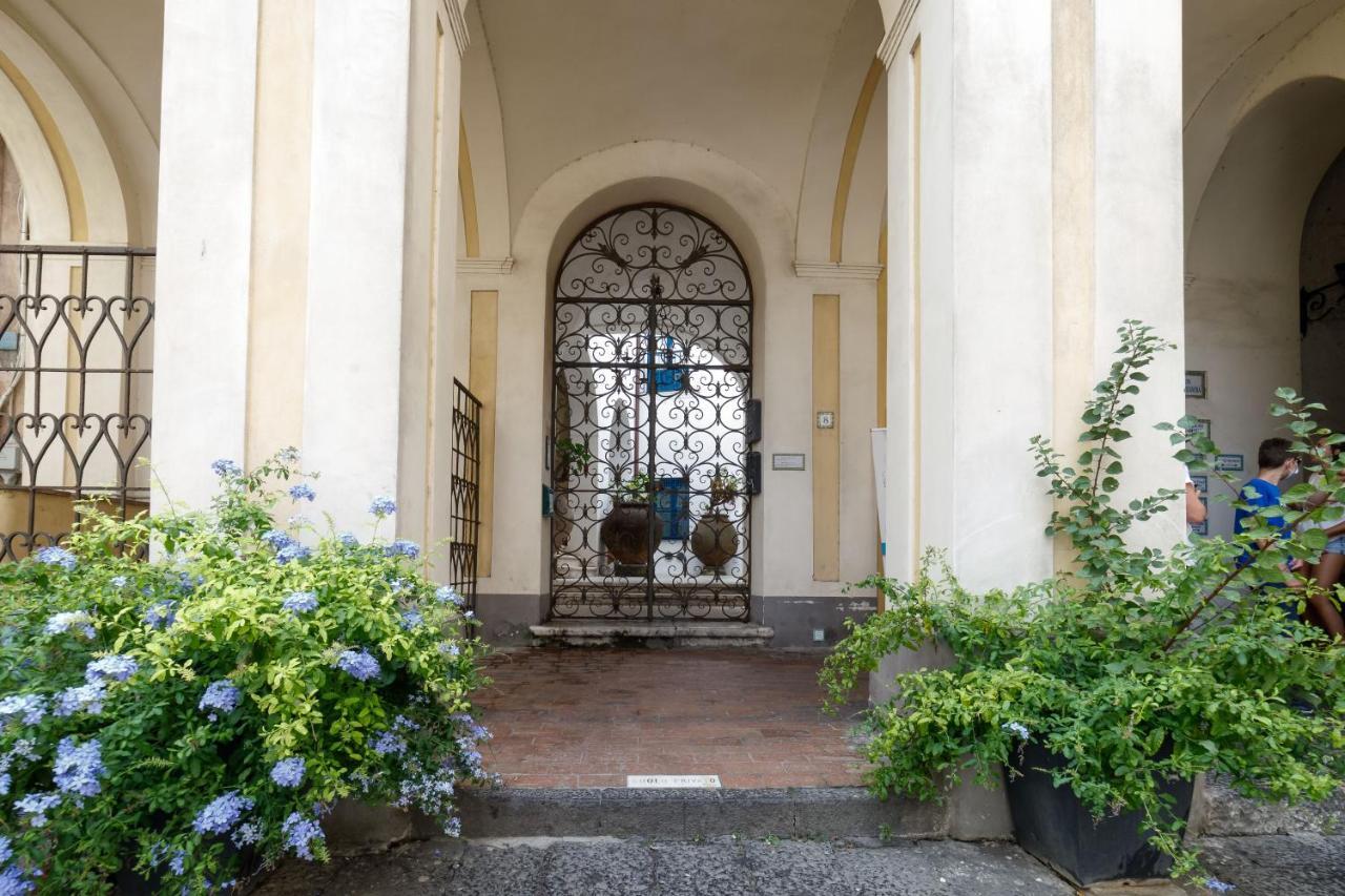 Qasar Luxury - In Capri's Piazzetta Capri