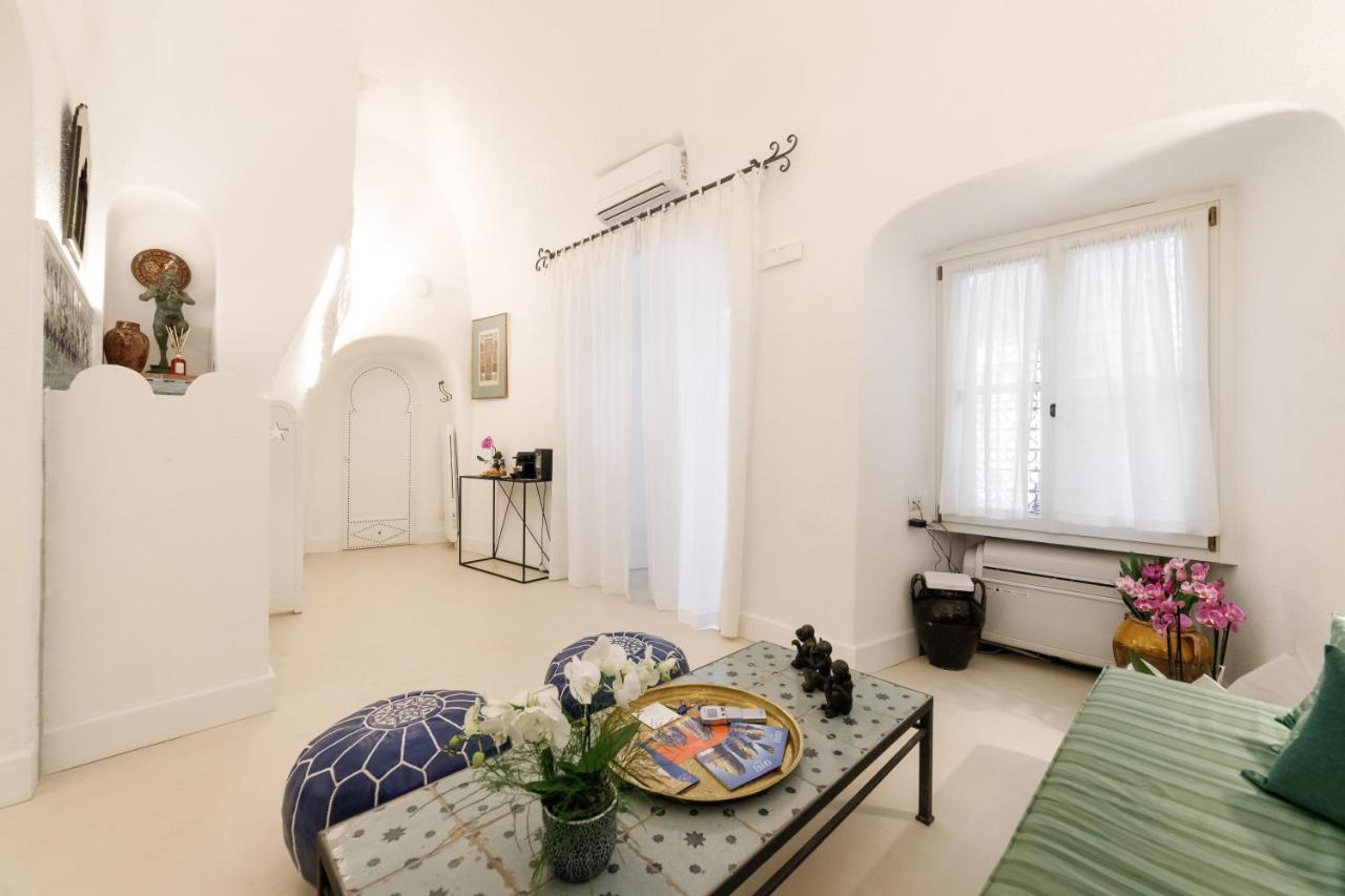 Qasar Luxury - In Capri's Piazzetta Capri