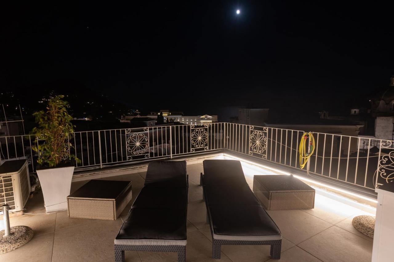 Rooftop Luxury By Caprirooms Apartment
