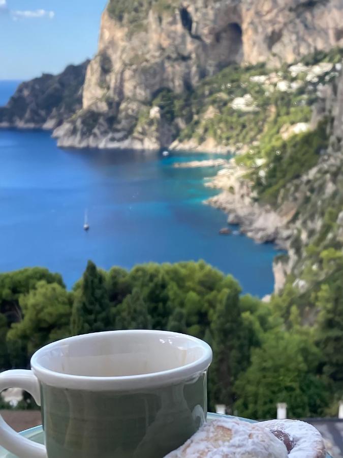 Roberhouse Tragara 37 Capri