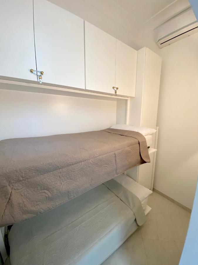 Posterus 5 * Capri
