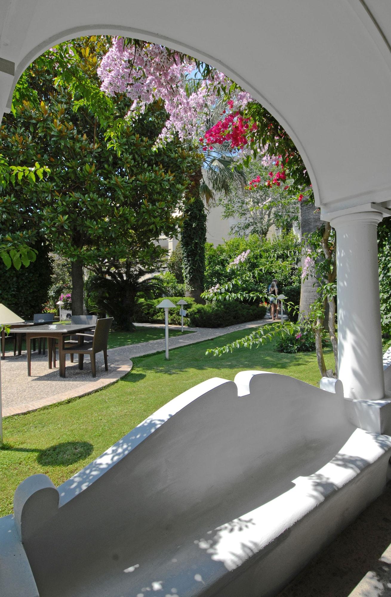 Pazziella Garden & 5*