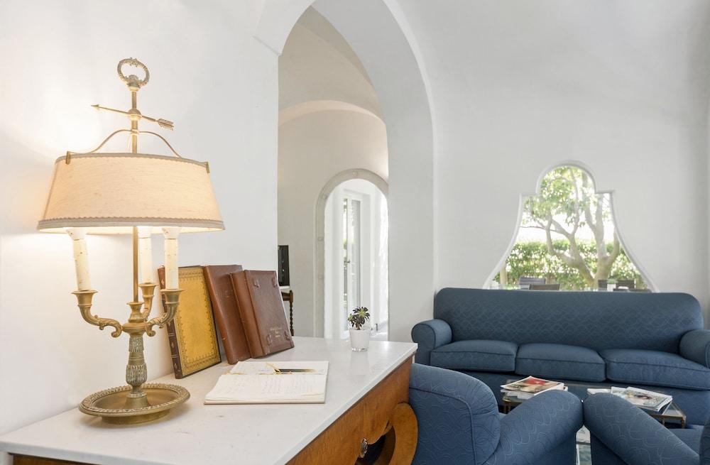 Hotel Pazziella Garden&suites