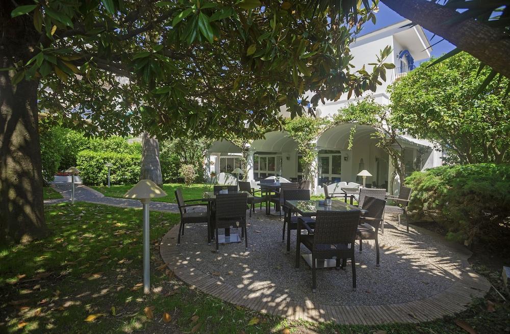 Hotel Pazziella Garden &
