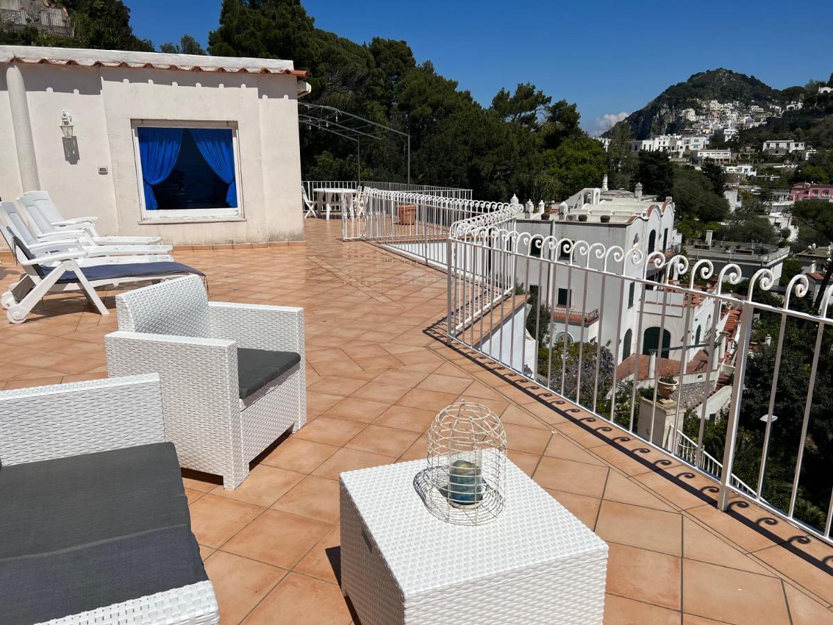 Regina Di - Vista Faraglioni Capri