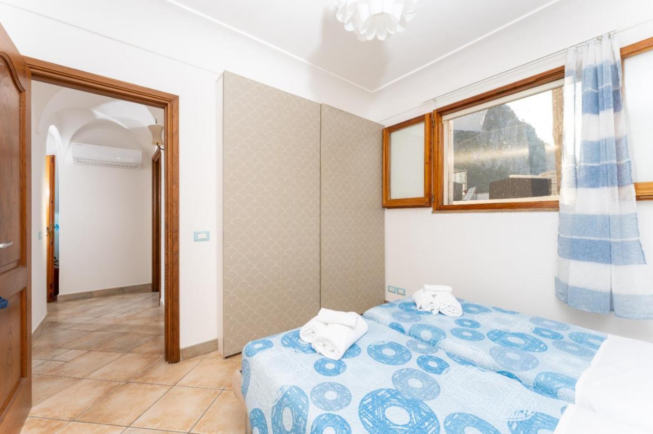 Casa Vacanza La Scogliera Apartment *