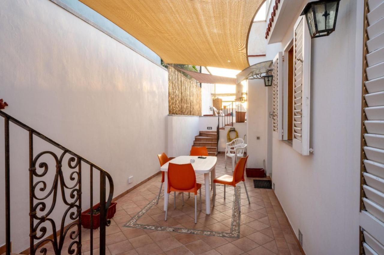 Casa Vacanza La Scogliera Apartment *