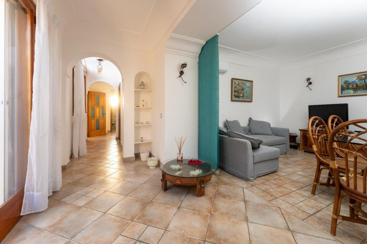 Casa Vacanza La Scogliera Apartment *