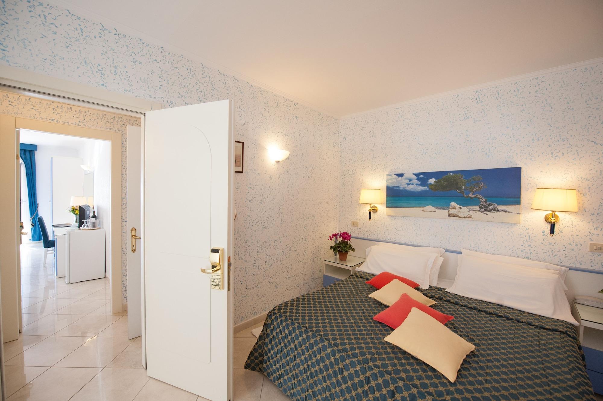 Weber Ambassador Hotel 4*