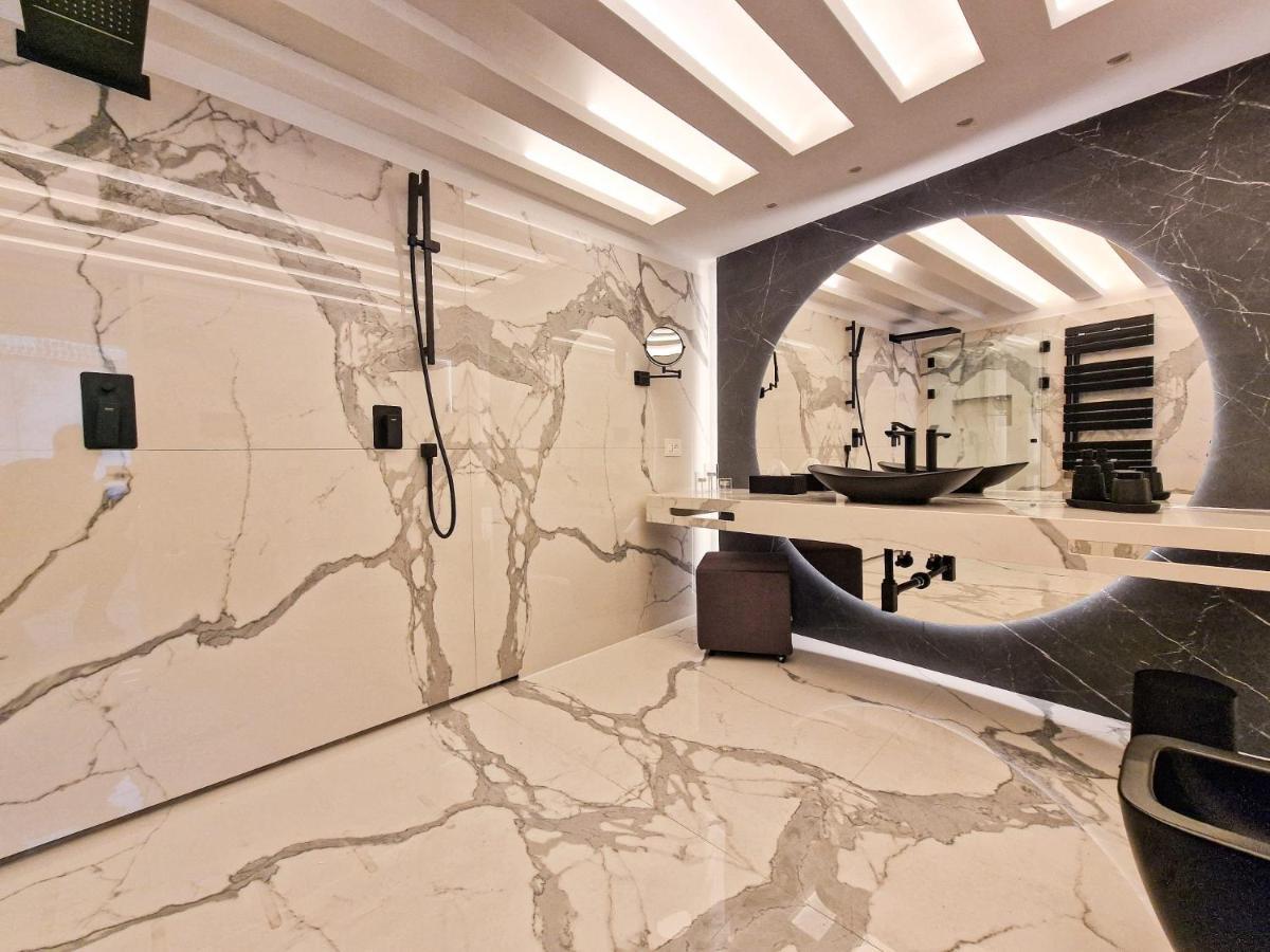 Domus Apartment