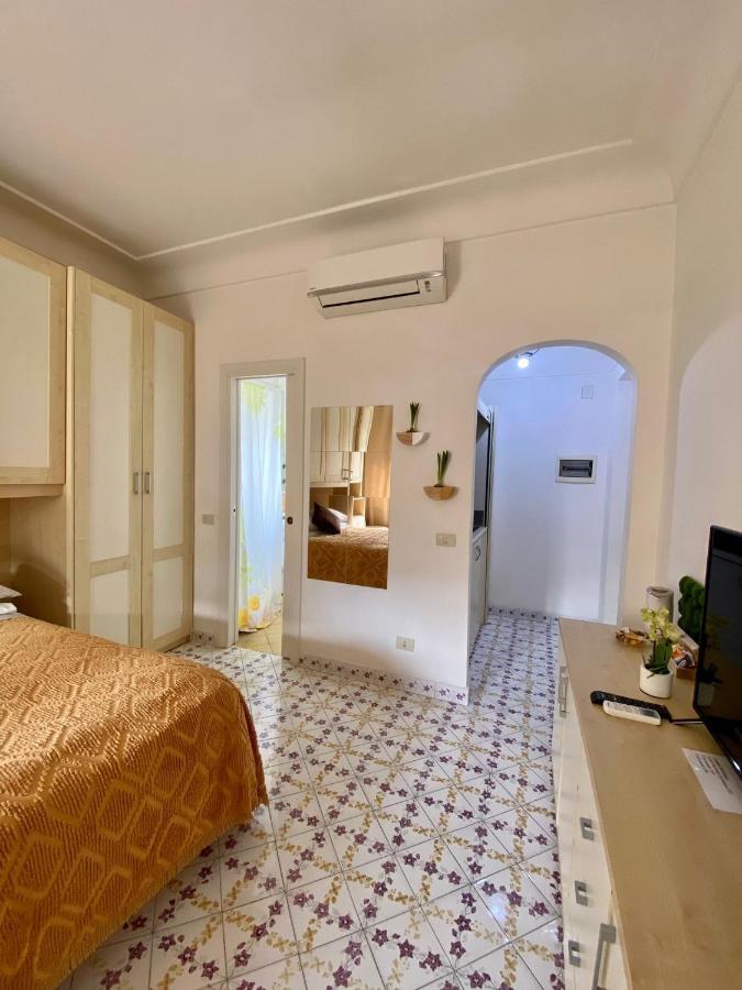 Studio 2 * Capri