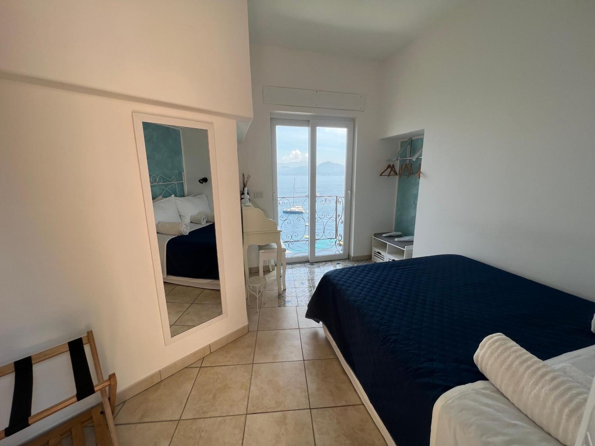 La Terrazza Sul Mare Acomodação com café da manhã  2*
