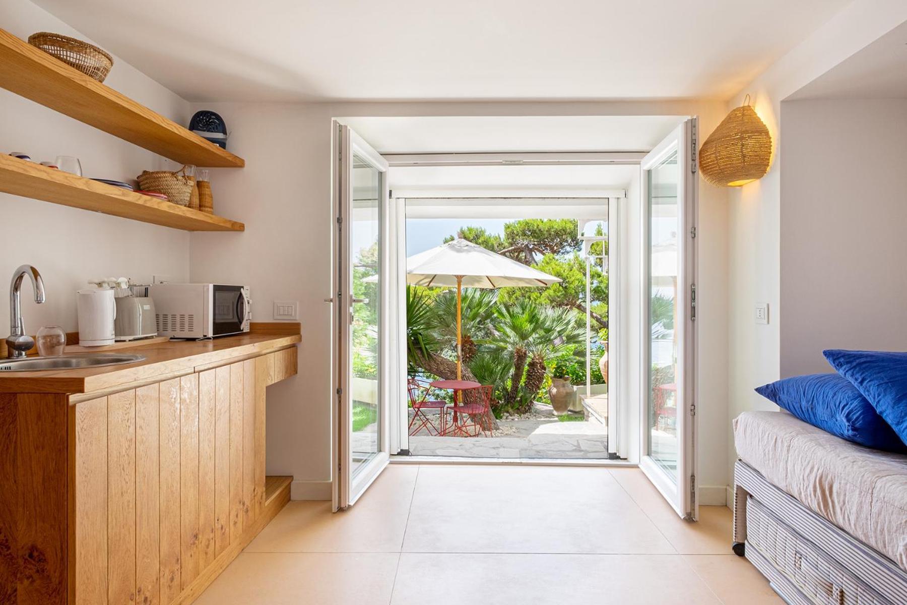 Cisterna Capri, Private Front With Pool Villa *