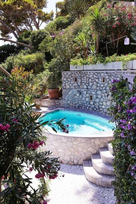 Cisterna Capri, Private Front With Pool Villa *