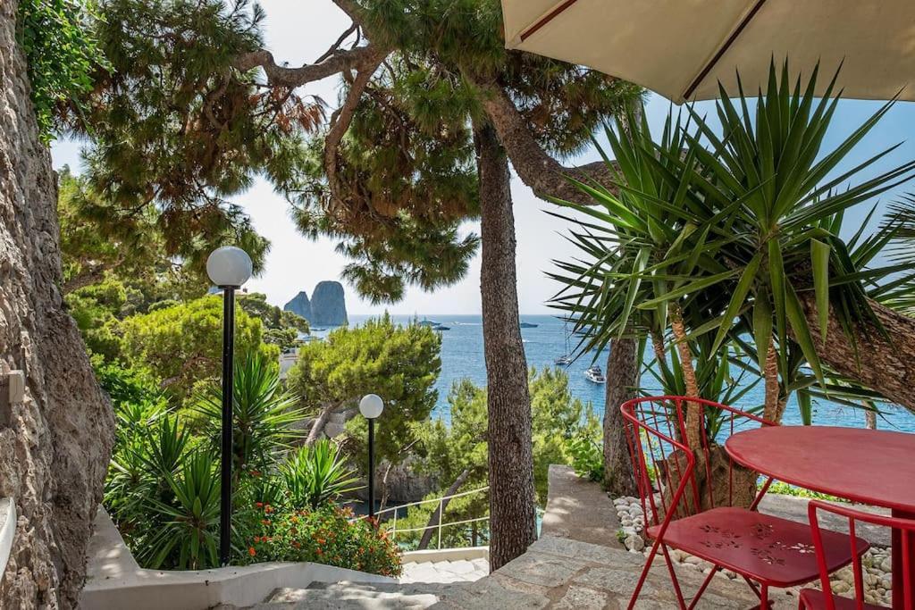 Cisterna Capri, Private Front With Pool