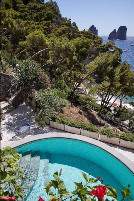 Cisterna Capri, Private Front With Pool Villa Capri