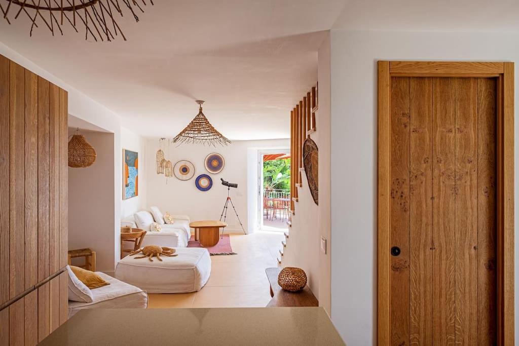 Cisterna Capri, Private Front With Pool