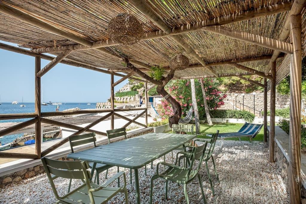Cisterna Capri, Private Front With Pool
