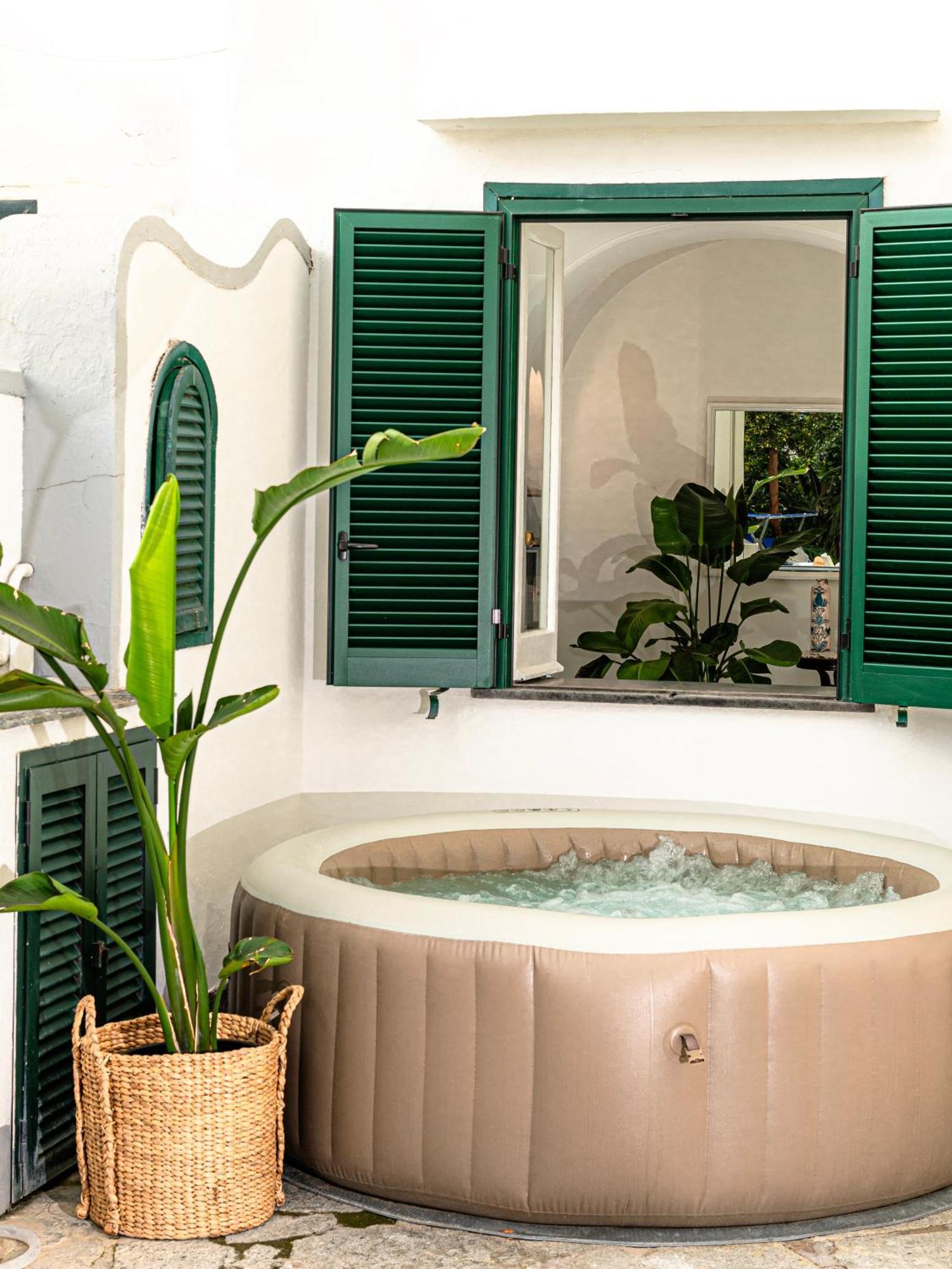 Tila, Jacuzzi, Patio, 4 Sleeps