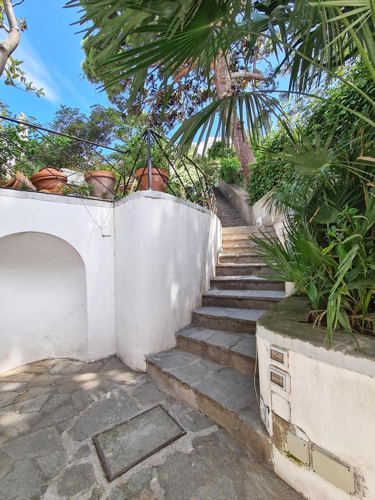Tila, Jacuzzi, Patio, 4 Sleeps Capri