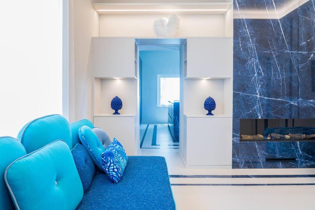 Apartment Blue Essence *