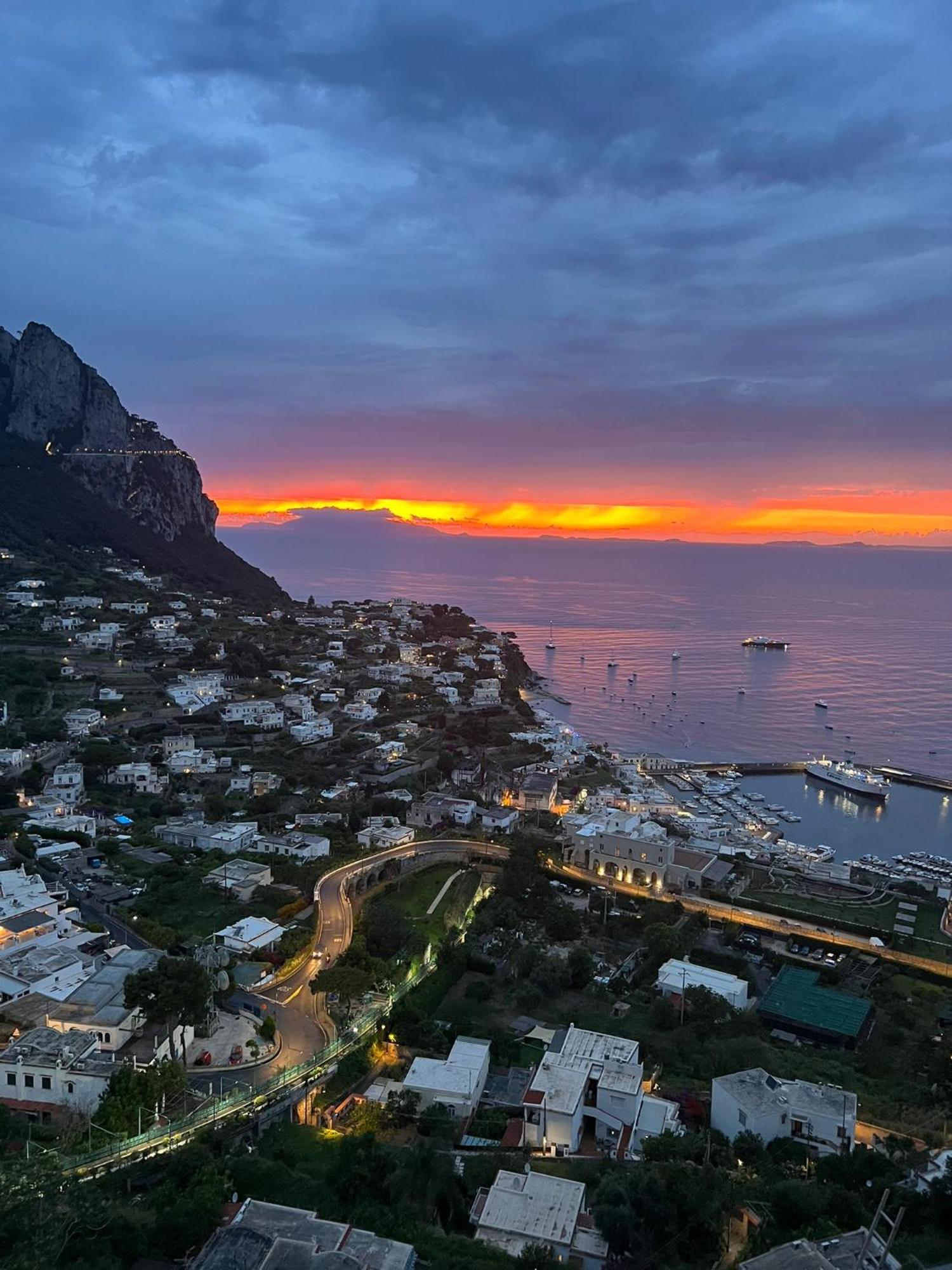 Luxury Flat In * Capri