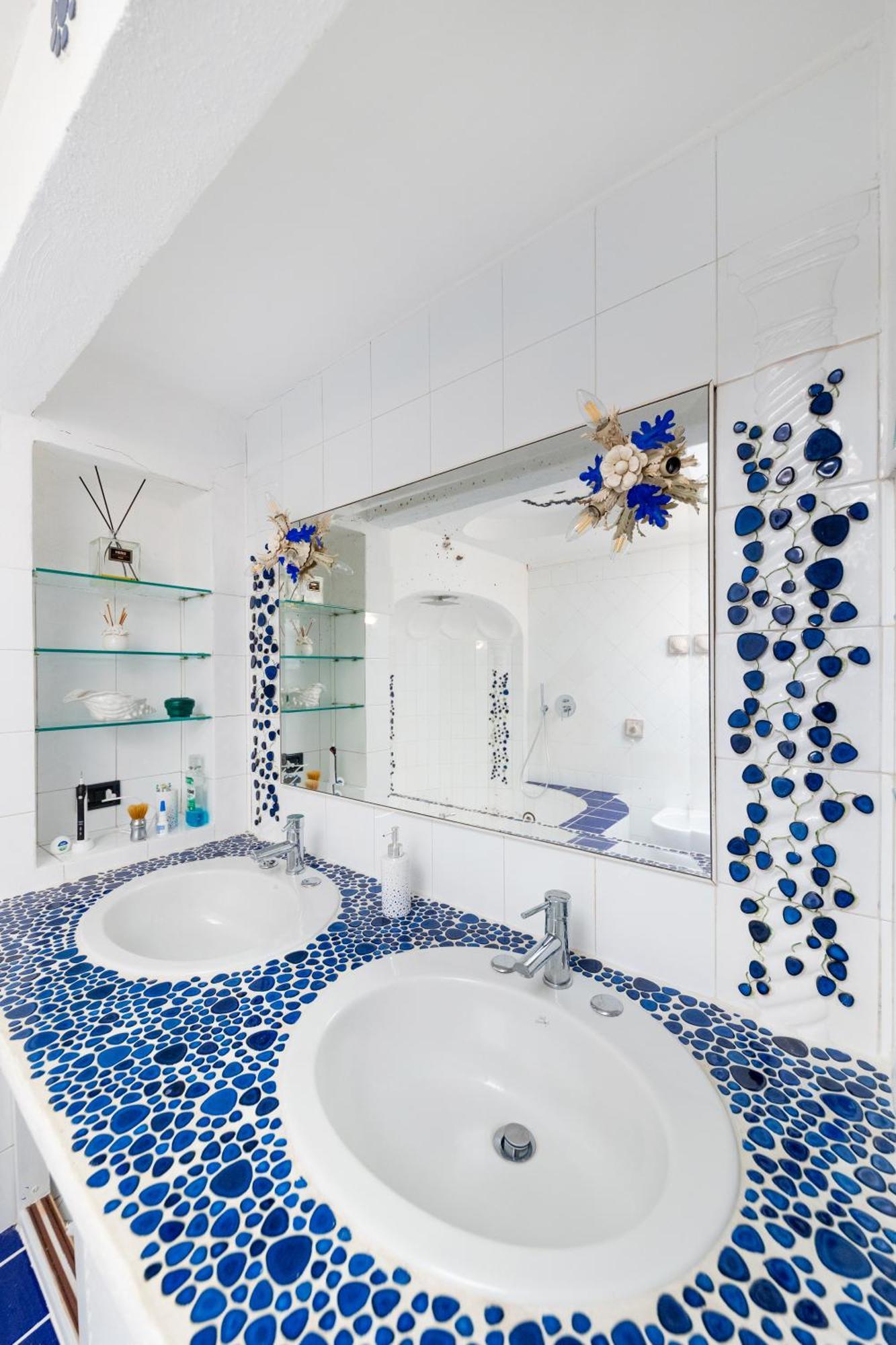 Blue Di